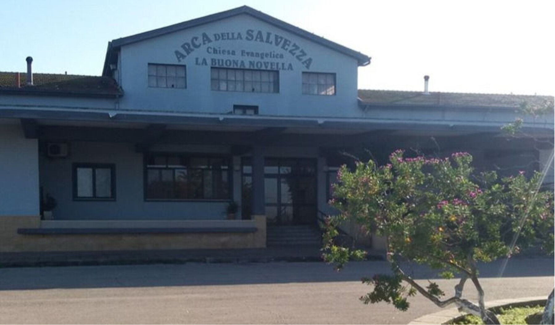 Facciata della chiesa evangelica Arca della Salvezza a Brindisi